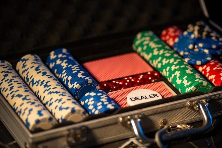 Antarmuka pemain Bingo menampilkan beberapa kartu dengan pola yang ditandai